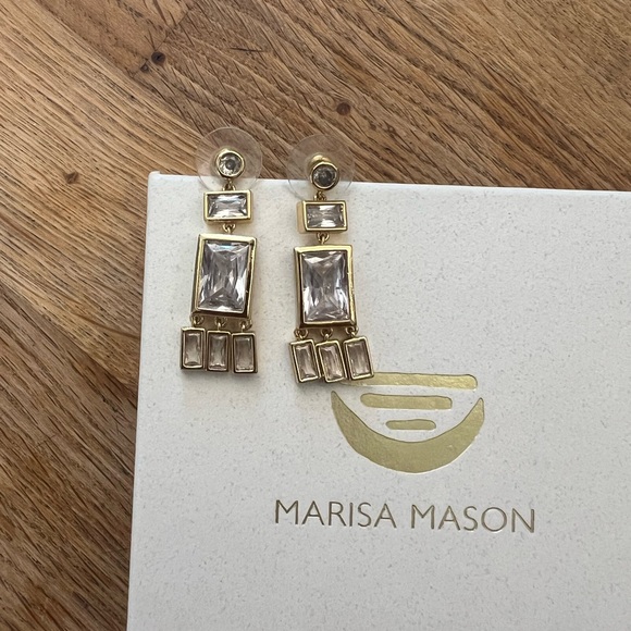 Elegant Crystal dangle earrings - Picture 4 of 4